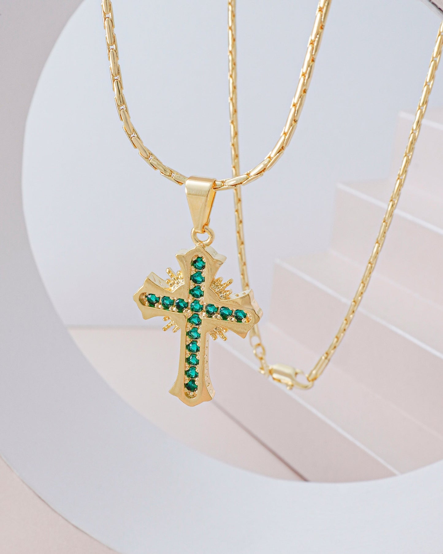 REF: 23035 Dije Cruz Sagrada Circonias