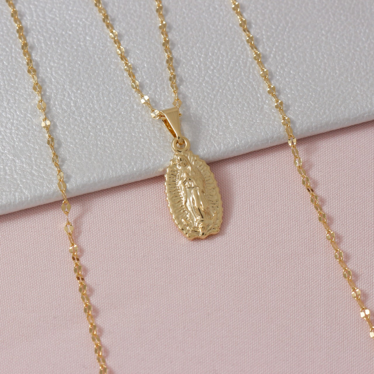 REF: 24550 Dije Virgen De Guadalupe Tallada