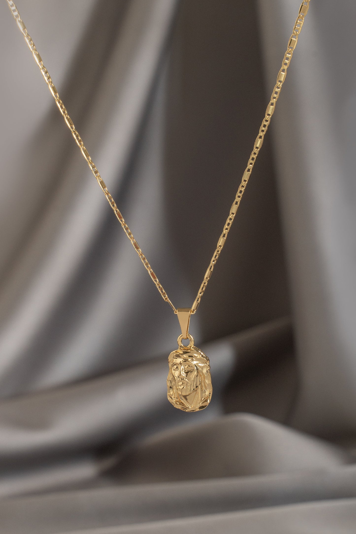 REF: 24552 Dije Rostro Tallado Diamantado