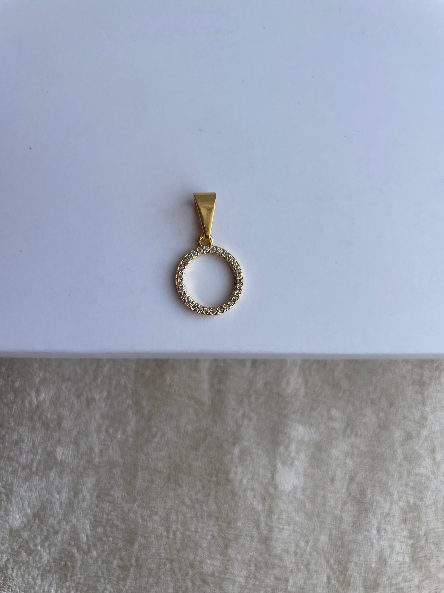 REF: 27300 Dije Circulo Piedras