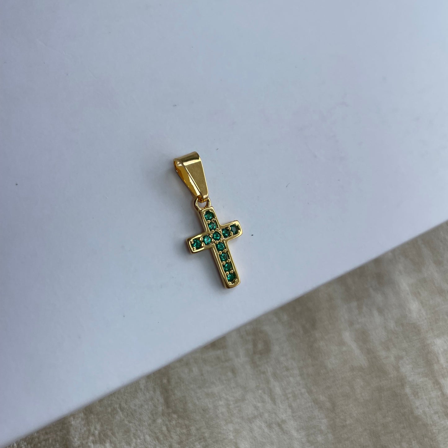 REF: 24071 Dije Cruz Circonias Verde